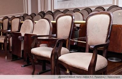 Театральные кресла