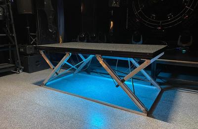 В рамках импортозамещения компания ТТК запустила собственное производство театральных станков «Air Stage»